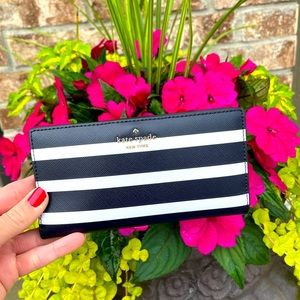 🎉🎉🎉 BIG SALE 🎉🎉🎉Like 🆕 Kate Spade laurel way sailing stripe stacy